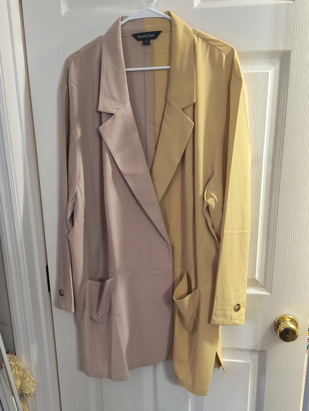 DAVI & DANI Two-Tone Blazer in Beige and Pale Yellow
